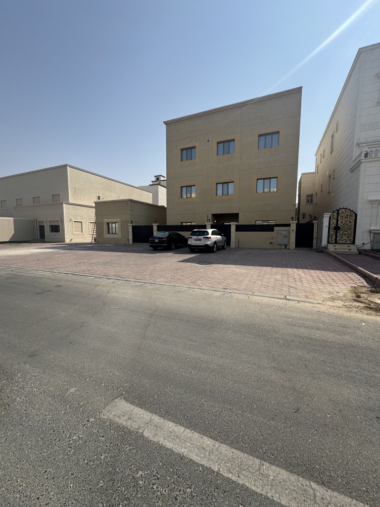 بيت  للبيع في صباح الاحمد السكنية