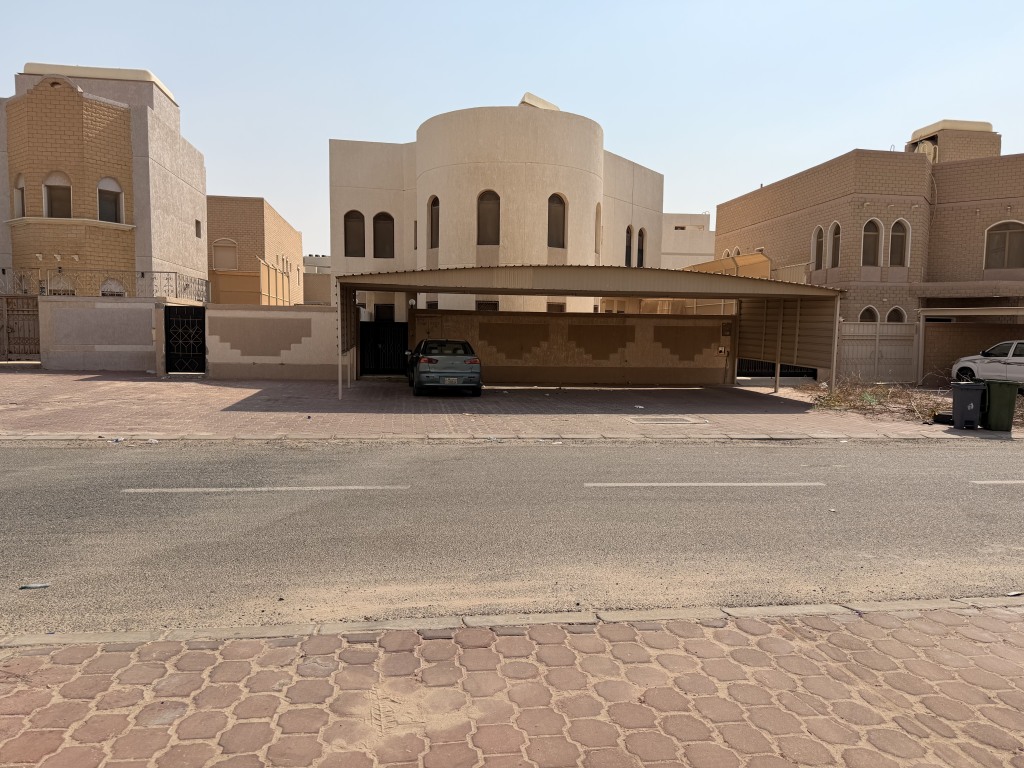 بيت  للبيع في صباح الاحمد السكنية