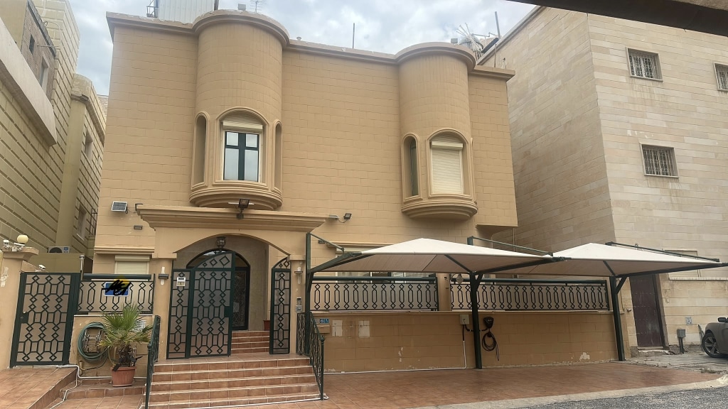 بيت  للبيع في مبارك الكبير