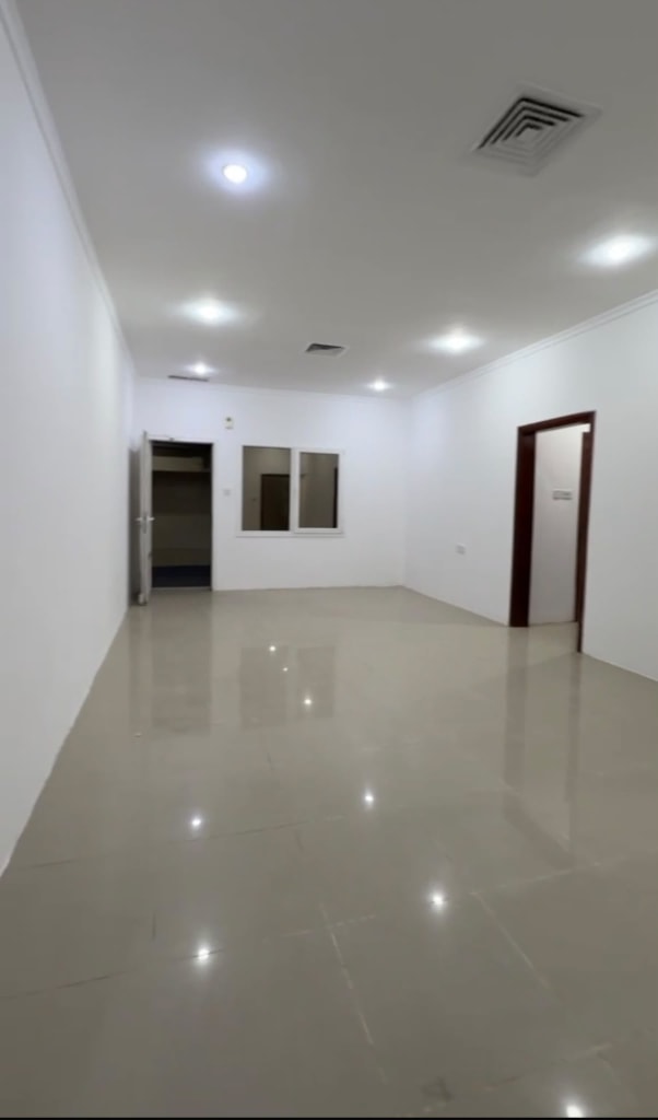شقة  للإيجار في العمرية