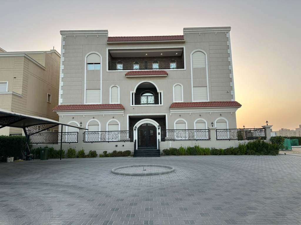 بيت  للبيع في صباح الاحمد السكنية