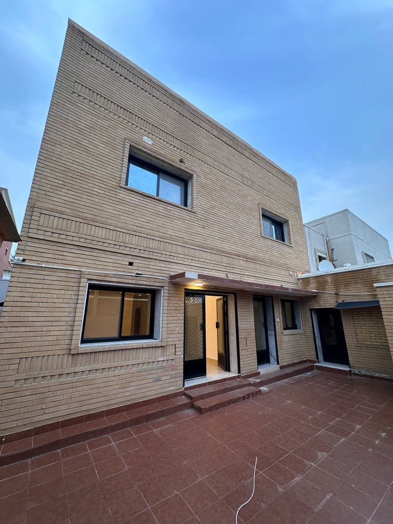 بيت للايجار في الشعب السكني