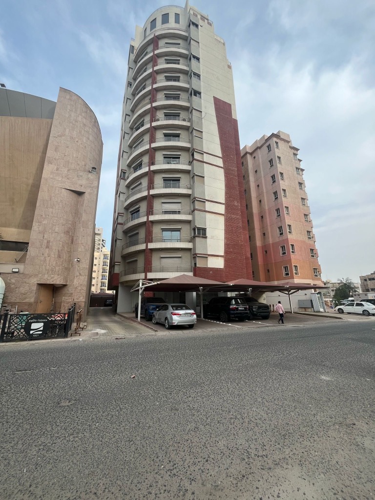 شقة للبيع في بنيد القار