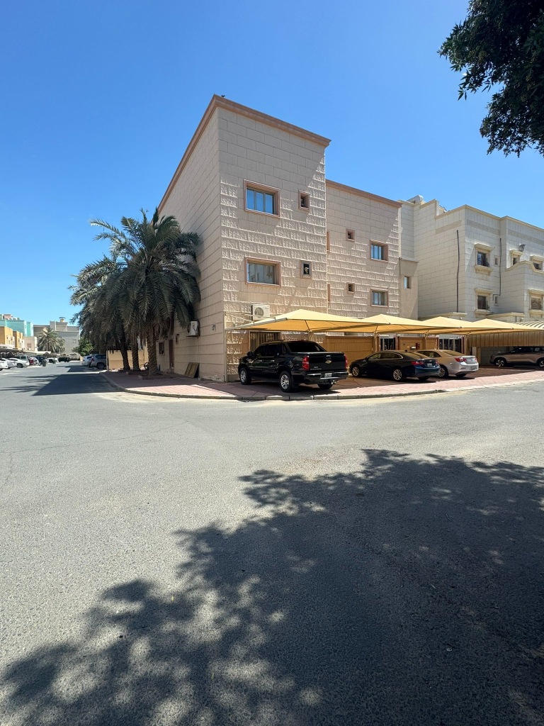 بيت للبيع في القصور