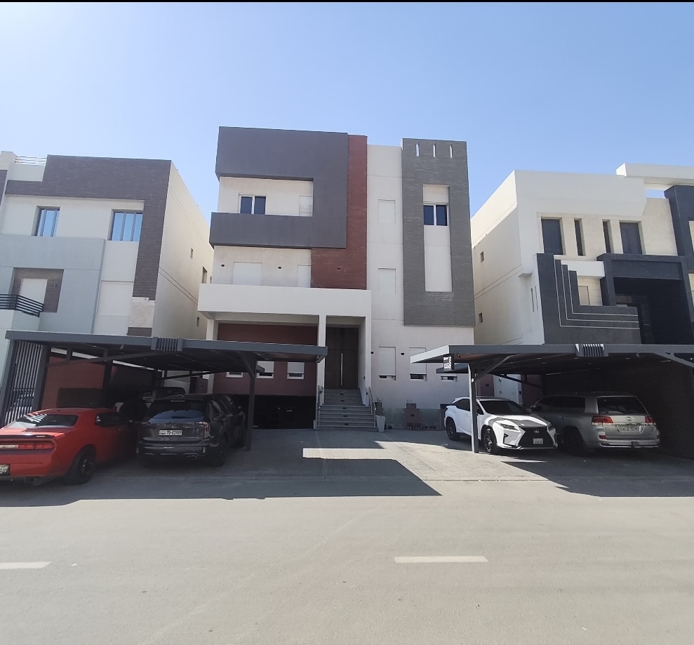 بيت للبيع في غرب عبدالله المبارك